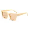 Nueva versión de las gafas de sol cuadradas retro de pierna ancha favoritas de los influencers con protección UV, a la moda y tendencia para fotografía callejera