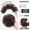 Penteado coque autoportante, volumoso naturalmente, realça o volume do cabelo, discreto, adiciona altura ao topo da cabeça