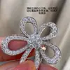 Collar de Flor Grande Versión Alta V Oro Chapado Grueso Oro Rosa 18K Colgante de Girasol con Diamantes Flor Hueca de Diamante Completo Mujer