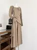 Conjunto de duas peças com top de tricô irregular e calça pantalona, design estilo coreano, novo conjunto casual elegante para outono e inverno para mulheres