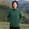 Chaqueta softshell nueva otoño/invierno 2026, unisex, estilo deportes al aire libre, cuello alto, chaqueta de una sola capa, estilo para parejas