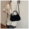 Bolsa de dumpling de camurça com design único para mulheres, bolsa de ombro versátil e estilosa estilo coreano 2026, bolsa transversal popular