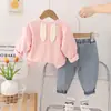 Nuevo Conjunto de Dos Piezas para Niñas de Algodón con Cuello Redondo Estampado de Conejo Sudadera Casual Pantalones de Mezclilla Moda Directo de Fábrica