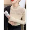 Camiseta base suave y delicada para mujer, estilo francés con cuello medio alto y ribete de encaje, top de punto fino con elegante diseño de malla hueca, OEM