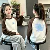 Camiseta de manga larga con bloques de color elegante para niña, nueva para otoño/invierno, bonita camiseta interior con estampado para niñas pequeñas