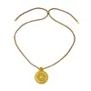 Nova Colar Pingente Bússola Vazada Estilo Chinês Banhada a Ouro com Corda Trançada para Mulheres, Corrente de Suéter Rotativa Fashionável e Elegante