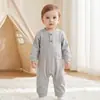 Mameluco para bebé, estilo primavera y otoño, ropa de terciopelo suave, nuevo y elegante mameluco de manga larga para bebés e infantes, diseño sin costuras para salir