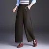 Calças elegantes de cintura elástica e perna larga, calças femininas de perna curva, novo estilo outono 2026, calças casuais simples e da moda, calças cropped, modernas