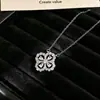 Collar de Plata Esterlina S925 para Mujer Estilo K Lujo Accesible Alta Gama Colgante de Trébol de Cuatro Hojas con Diamantes Completos Diseño Nicho Cadena para Clavícula