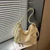 Bolsa de ombro nova moda outono 2026 transfronteiriça, bolsa tote transversal de grande capacidade para o dia a dia, mochila retrô de alta qualidade