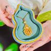 Tienda de oro Jin Yan con oro de arena incrustado con diamante hueco vida cuatro hermosos colgantes de calabaza collar cadena de suéter de calabaza filamentosa para mujer