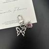 Colgante de llavero con forma de corazón de melocotón y mariposa de diamante rosa de alto valor, corazón de chica dulce, flor pequeña, mariposa, accesorios para mochila escolar de estudiante