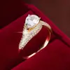 Anel Feminino de Moda Transfronteiriço com Design Totalmente Cravejado de Diamantes, Luxuoso Inlaid com Zircônia em Formato de Gota, Anel de Joia Fina Exquisito, Venda Direta do Fabricante