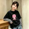 Ropa para niños, camiseta casual de manga larga de algodón puro, única y elegante para niñas, nueva colección de otoño 2026, top de aspecto de dos piezas moderno y casual