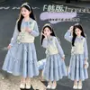 Conjunto de Otoño para Niña Conjunto de Tres Piezas 2026 Nuevo Estilo Chaleco Camisa Falda Lazo Infantil de Otoño Versión Coreana