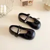 Sapatos de Couro Doces e Simples Estilo Coreano para Meninas Nova Coleção Primavera e Outono 2025 Sapatos Versáteis de Solado Macio Sapatilhas Modernas para Crianças Mais Velhas