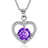 Colgante de diamantes en forma de corazón con temperamento novedoso, moderno, con diamantes blancos, morados y azules marinos, y circonitas en forma de corazón.