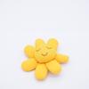 Broche de girassol com rosto sorridente material de tecido feito à mão acessórios de cabelo sapatos meias chapéu capa de celular bolsa acessórios decorativos de desenho animado