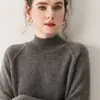 Colección Otoño/Invierno 2026 de Bai Cai Rong: Suéter de Moda Versátil de Cachemir con Cuello Medio de Lunares, Mangas Raglán, Corte Holgado, Estilo Relajado