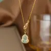 Colar de Aço Titânio Dongguan para Mulheres com Pingente em Forma de Coração com Diamante Rosa Microincrustado, Corrente para Clavícula Versátil e da Moda, Banhado a Ouro 18K