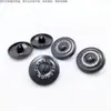 Fornecedor de Fábrica de Botões de Quatro Furos, Acessórios de Vestuário, Serviços de Marcação e Customização Profissional de Botões Metálicos Eletroforéticos