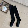 Calcetines de compresión para pantorrilla adelgazantes de caña alta para mujer Estilo JK Girl de universidad Calcetines de color liso Versión coreana Calcetines largos holgados para mujer