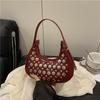 Bolso de Hombro Nuevo de Primavera Simple y de Moda Europeo y Americano 2025 con Remaches de Lunares Únicos y Modernos, Bolso de Mano para Mujer