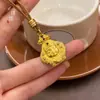 Colgante de oro con diseño de madre y bebé, con diamantes verdes, arena dorada y accesorios de bricolaje, colgante de seguridad, collar de cuerda tejida.