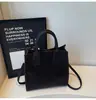 Bolsa Tote Retro Transfronteiriça para Mulheres Inverno 2025 Nova Bolsa de Ombro Transversal Casual Estilo Ocidental de Alta Qualidade