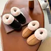 Zapatos de algodón para mujer, nuevo estilo 2026, para uso interior y exterior, otoño e invierno, con forro de felpa para abrigar, y suelas antideslizantes