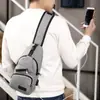Bolsa de Peito com Cabo de Dados USB Mochila Transversal Masculina Atacado Novo Estilo para Meninos Bolsa de Peito Portátil para Uso Externo Masculina