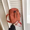 Otoño Nuevo 2025 Moda Bolso Cruzado de Hombro para Mujer Diseño de Nicho Casual Simple Elegante de Moda Bolso Cubo