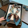 Pañuelo Cuadrado Pequeño Guofeng Camelia Azul 70 para Mujer 2024 Nuevo Pañuelo Delgado de Primavera y Otoño Pañuelo Decorativo Elegante