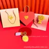 Chaveiro de Biscoito Dourado Puro para Recém-Casados Felizes Buquê de Flores Criativo Conjunto de Presente para Dia dos Namorados e Dia dos Namorados Chinês Atacado Personalizado