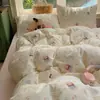 2026 Novo Conjunto de Roupa de Cama Quatro Peças com Fio Sensação de Nuvem, Capa de Edredom Estampada Simples, Lençol de Elástico