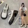 Zapatos Mary Jane, zapatos de mujer de plataforma gruesa de moda que aumentan la altura, nuevo estilo primavera 2025, zapatos pequeños de cuero estilo británico retro súper populares, estilo francés