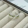 Design de Nicho Exquisito Anel Aberto de Luxo Leve para Mulheres Zircônia Verde Oliva Temperamento Super Brilhante Moda Anel Empilhável para Dedo Indicador