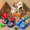 Zuecos Eva de Punta Cerrada Estilo Nuevo para Niñas, Pantuflas de Verano con Tacto Suave, Resistentes al Olor, Antideslizantes para Interiores y Hogar para Niños, Venta al por Mayor