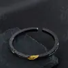 Pulsera de Fuego Negro Fluido Chapada en Plata, Estilo Fresco Personalizado, Pulsera Abierta Simple, Sólida con Textura Dorada, Venta Directa de Fábrica