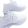 Tênis Esportivos de Malha para Mulheres 2026 Verão Novo Estilo Coreano Sapatos Casuais Tecido Fly-Weave com Cadarço Confortáveis Leves de Sola Grossa Tênis de Corrida