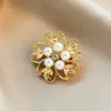 Broche de Flor de Perla Sencillo, Moderno y Versátil para Mujer, Diseño de Nicho, Elegante y con Estilo, Adecuado para Chaquetas de Traje