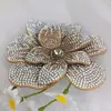 Broche de flor tridimensional com strass de alta qualidade, materiais DIY, acessórios decorativos de lantejoulas feitos à mão para superfícies de roupas, chapéus e sapatos