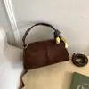 Bolso almohada estilo retro, un bolso chic y único con un diseño sofisticado, con acabado de gamuza y diseño cruzado estilo Boston para mujer