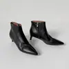 Botas de Couro Bovino de Primeira Camada e Cor Nude para Mulheres, Novo Estilo Outono e Inverno, Couro Genuíno, Bico Fino, Zíper Lateral, Salto Agulha, Salto Médio, Botas Individuais para Mulheres, Botas Curtas