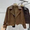 Jaqueta Feminina Moda Europeia e Coreana Outono 2026 com Gola de Couro, Jaqueta Biker Versátil Casual, Jaqueta Curta de Camurça com Manga Longa