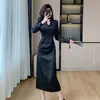 Vestido adelgazante de estilo chino nuevo para el otoño de 2026 con cuello de botón, elegante vestido de manga larga ajustado, diseño transparente ajustado