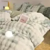 Conjunto de Roupa de Cama de Quatro Peças em Pelo de Coelho de Peso Elevado para Outono e Inverno, Lençol de Elástico em Flanela, Capa de Edredom em Fleece Coral, Estilo Lençol de Elástico em Fleece de Leite