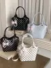 Bolso de mano de lunares transfronterizo para mujer, nuevo de la versión coreana de otoño 2026, de gran capacidad, moderno y exquisito, bolso de cubo para hombro y cruzado