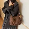 Mochila super popular de nicho com estampa de leopardo para mulheres, nova mochila escolar estudantil da moda 2026, bolsa de ombro de grande capacidade para o dia a dia
