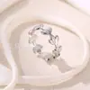 Anillo de Trébol de Acero de Titanio de Moda Europea y Americana para Mujer Diseño Nicho Elegante Moderno Acero Inoxidable Hoja Anillo Abierto